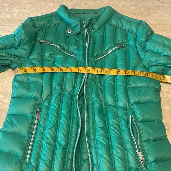 NWOT Beautiful Green BCBG quilted  light weight puffer, measurements in photos. - Picture 8 of 9